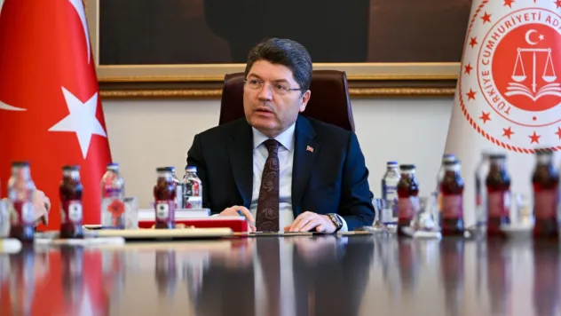 Toplam bin hakim ve savcı yardımcısı alınacak