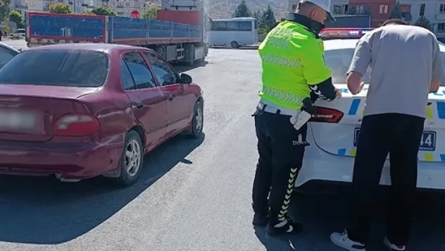 Trafik kurallarını ihlal eden 2 sürücüye 14 bin TL ceza