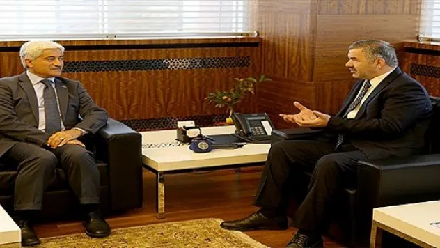 Turizm kökenli vali ve başkan, turizmcinin avantajı