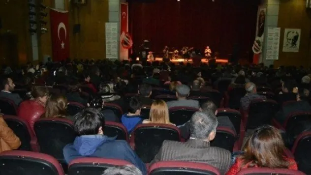 Türk Halk Müziği Sanatçısı Emre Doğan'dan Konser 