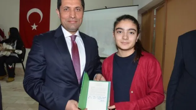 TÜRKİYE'NİN EN GENÇ YAZARI ŞEFİKA GÜNEY KAYSERİ'DE ÖĞRENCİLERLE BULUŞTU