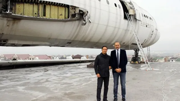 Uçak restoranda sona doğru