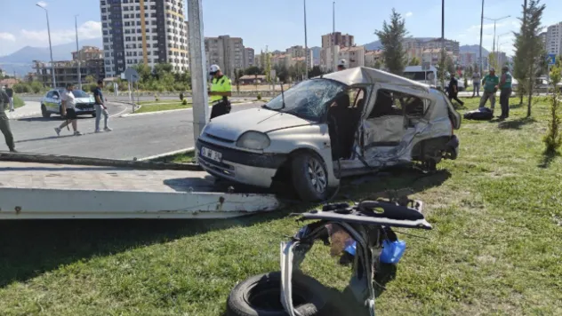 Ucube Kavşakta Feci Kaza: 3 kişi öldü 3 kişi yaralandı