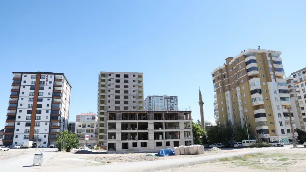 Uğurevler'de kentsel dönüşüm çalışmaları sürüyor