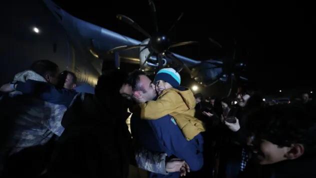 Ukrayna'dan Kayseri'ye gelen askerler ailelerine kavuştu