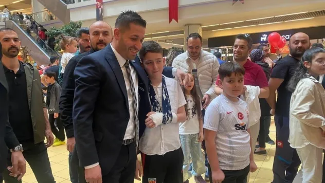 Ülkü Ocakları'ndan çocuklara 23 Nisan etkinliği