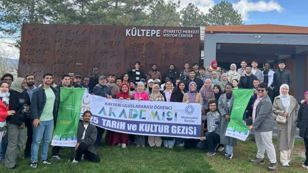 Uluslararası Öğrenciler Tarihi Mekanları Gezdi