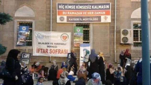  Ümmet iftarı: 3 hurma bir simit bir su