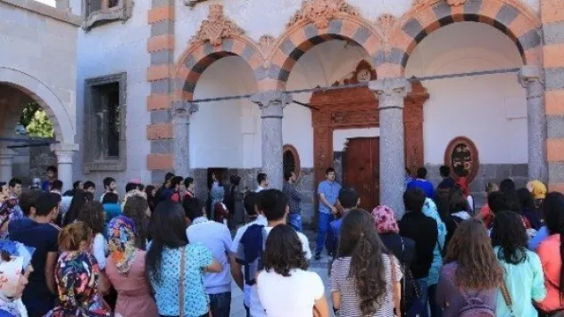 Üniversiteliler Talas'a Hayran Kaldı 