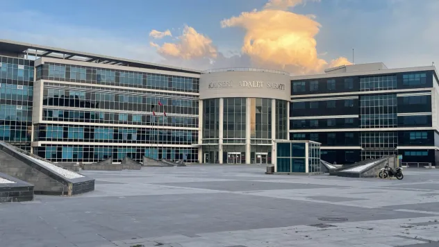 Uyuşturucu ticareti suçuyla yargılanan 4 sanığa hapis cezası
