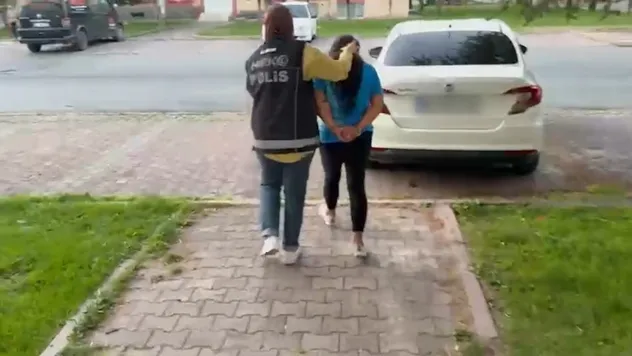 Uyuşturucu ticareti yapmak suçundan aranan firari kadın yakalandı
