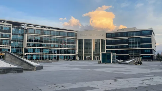 Uyuşturucu ticaretiyle yargılanan sanık 15 yıl hapis cezası aldı