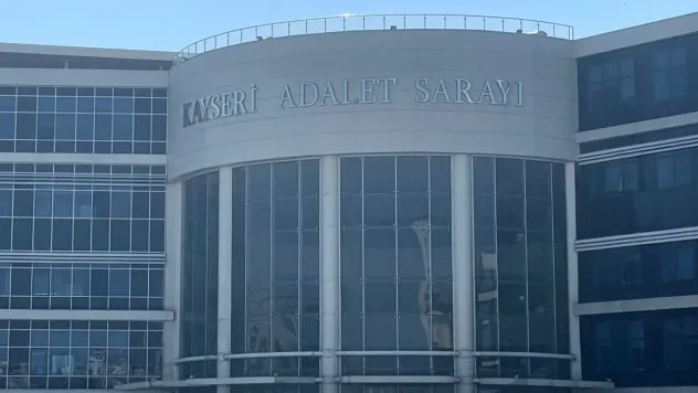 Uyuşturucu ticaretiyle yargılanan 2 sanık birbirlerini suçladı