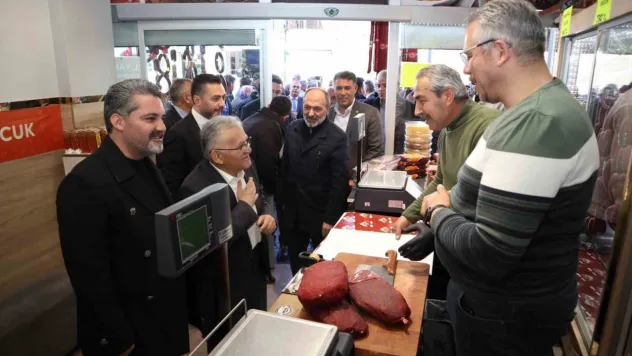 Üzüm'den gündüz esnaf ziyaretleri, akşam gençlik buluşmaları