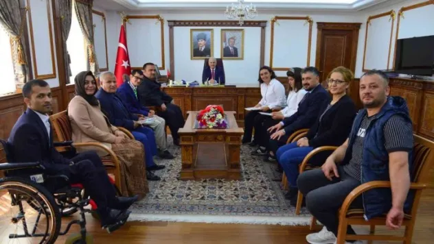 Vali Akın, 'Engelli vatandaşları yaşam standartlarını yükseltmeliyiz'