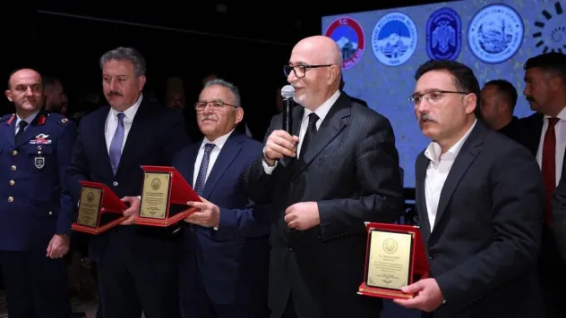 Vali Çiçek, 'Bu şehri bize miras bırakan o büyük kahramanlara minnet borcumuz var'