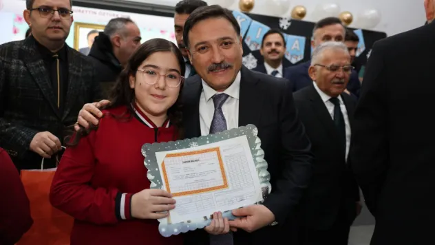 Vali Çiçek, 'Kayserili çocukların Türkiye'nin geleceğine damga vurması için el ele büyük bir mücadele veriyoruz'