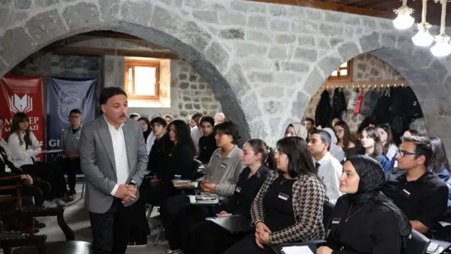 Vali Çiçek, Mektep Melikgazi Sosyal Bilimler Akademisi'ni ziyaret etti