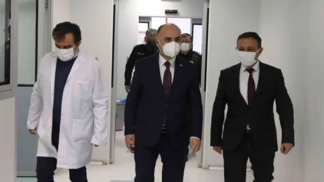 Vali Günaydın'dan ERÜ Aşı Araştırma ve Geliştirme Uygulama Merkezi'ne ziyaret