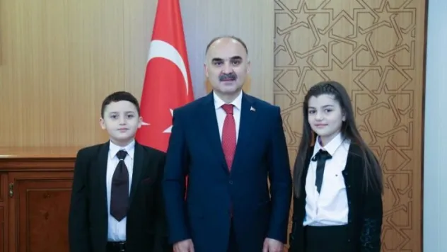 Vali Günaydın'ın Koltuğuna Sena Ulusoy Oturdu