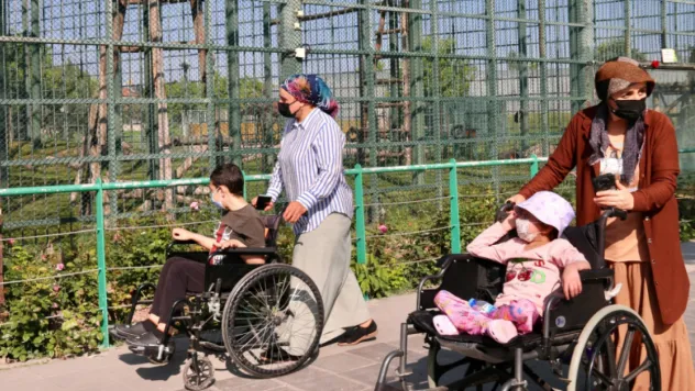 Vali ve Rektör Amca  Miniklerin İsteğini Yerine Getirdi