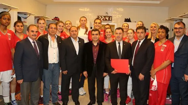 Vali Düzgün, AGÜ Spor yönetimini kabul etti