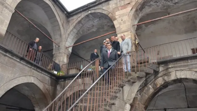 Vali Düzgün, Vezir Han'ın restorasyonuna başlanacağını açıkladı