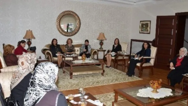 Vali Orhan Düzgün'ün Eşi Gül Düzgün Vatandaşları Valilik Konutunda Ağırladı 