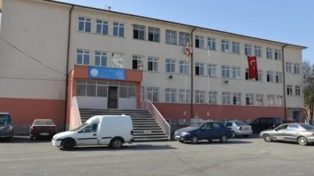 Vali Saffet Arıkan Bedük Ortaokulu'na Çok Amaçlı Spor Ve Sosyal Tesis Salonu 