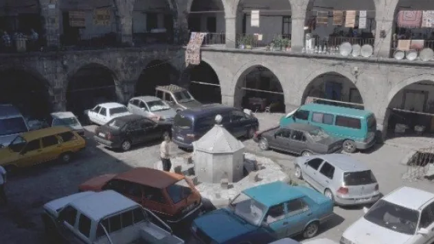 Vezir Hanı 'vezir Otoparkı' Oldu 