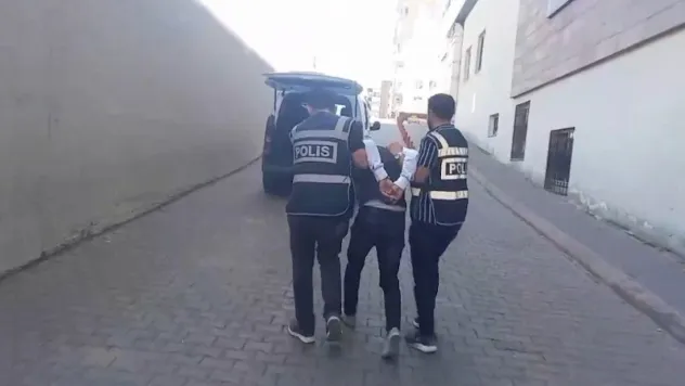 Yağma suçundan aranan 2 kişi yakalandı