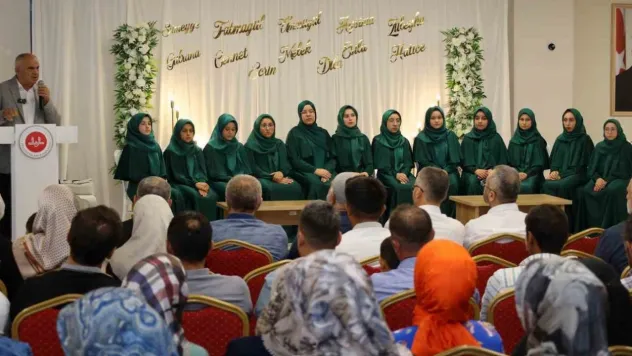 Yahyalı'da 12 Genç Kız Hafızlık Tacını Giydi: Dualarla Taçlanan Bir Gurur Günü