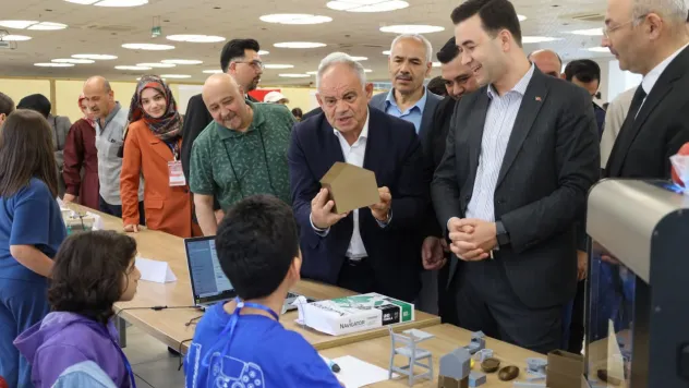 Yahyalı'da Teknoloji Rüzgarı Esti: Robotik ve Kodlama Zirvesi İlgiyle Karşılandı