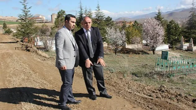 Yahyalı'da mezarlıkların düzenleme çalışmaları başladı