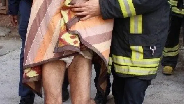 TALAS'TA ÇÖP EVDE YANGIN ÇIKTI 