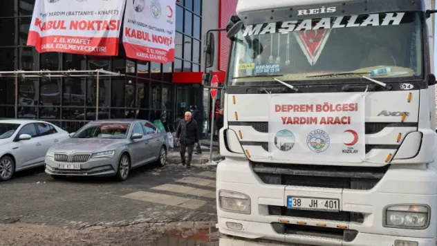 Yardım Tırları Talas'tan Deprem Bölgesine Akıyor