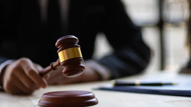 Yargıtay, annenin yeni evlendiği kişinin soyadını çocuğunun alamayacağı kararını verdi