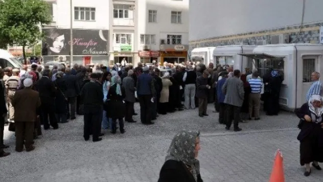 Yaşlılar, Ücretsiz Ulaşıma Yoğun İlgi Gösteriyor 