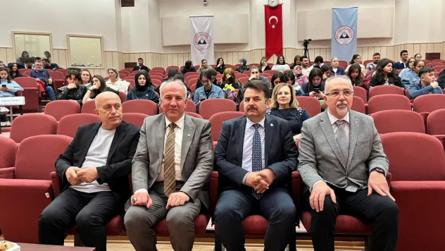 Yazar Korat, 'Edebiyat tarih bilgisinde değil, insanda saklıdır'