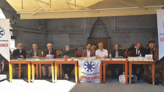 Yazar-Okur buluşması Hunat Medresinde başladı