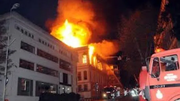 Yeşilhisar'da Depo Yandı 