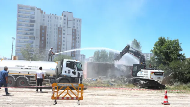 Yıldırım Beyazıt Mahallesi'nde Gecekondular Yıkılıp Park Yapılıyor