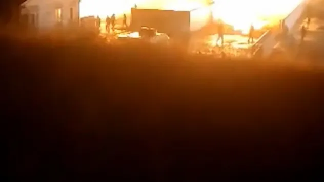 Yıldırım düşmesi ahır yangınına sebep oldu