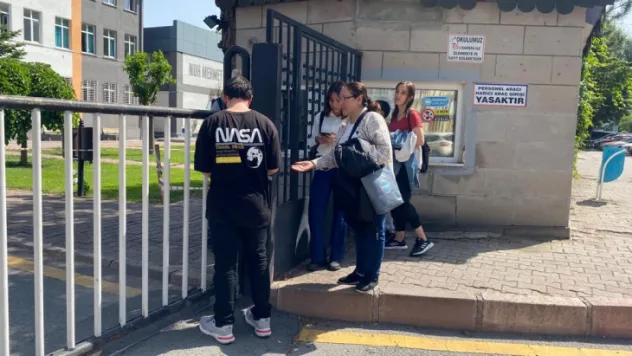 YKS'de ilk oturum başladı, sınava geç gelenler 1 dakika ile 1 yıl kaybetti