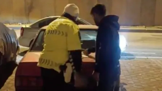 Yoğun trafikte emniyet şeridini kullanan sürücülere yüklü ceza