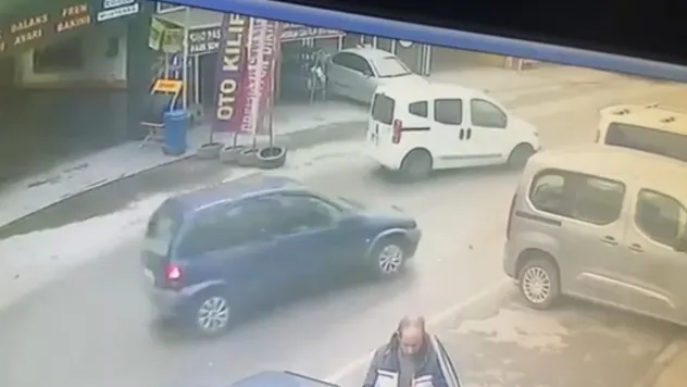 Yola aniden çıkan araç kazaya neden oldu