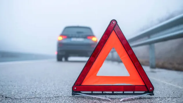 Yolda kalan araçlar için güvenlik önerisi: Reflektör mesafesi