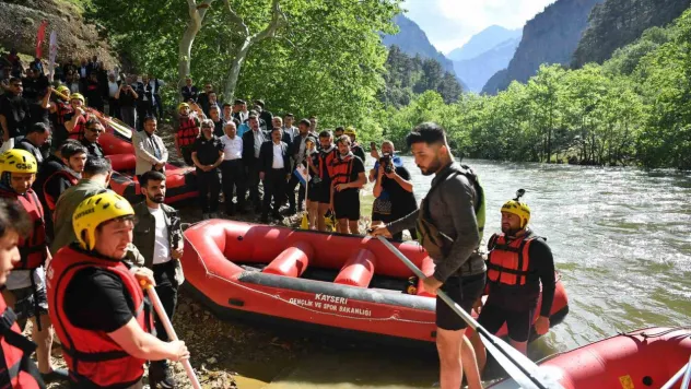 Zamantı Irmağı'ndaki 'rafting' yarışının startı verildi