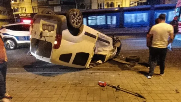 Zincirleme kazada 3 araç birbirine girdi