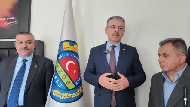 Zirai dondan etkilenen çiftçileri ziyaret eden Çopuroğlu: 'Bu deprem gibi bir afet'